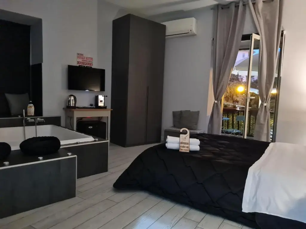ESPOSITO PLAZA- ROOMS&SUITE