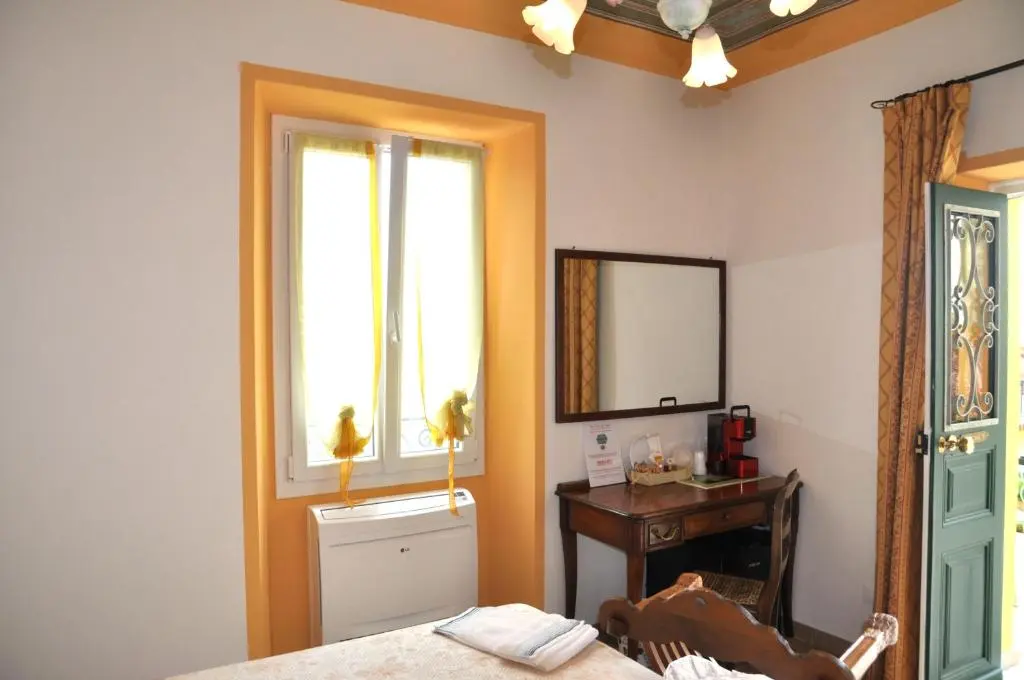 Affittacamere (La Casa Del Sole)